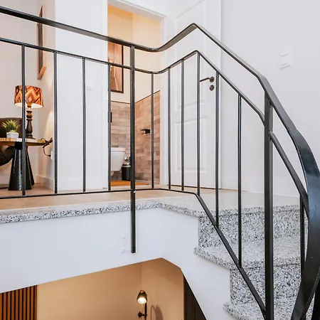 S331 - Luxurious Two Bedroom Duplex In