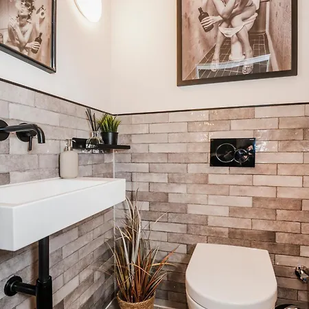 S331 - Luxurious Two Bedroom Duplex In * Köln