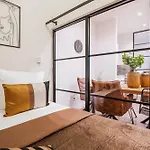 S331 - Luxurious Two Bedroom Duplex In شقة