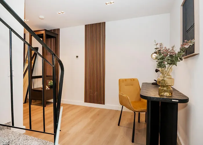 S331 - Luxurious Two Bedroom Duplex In * 쾰른