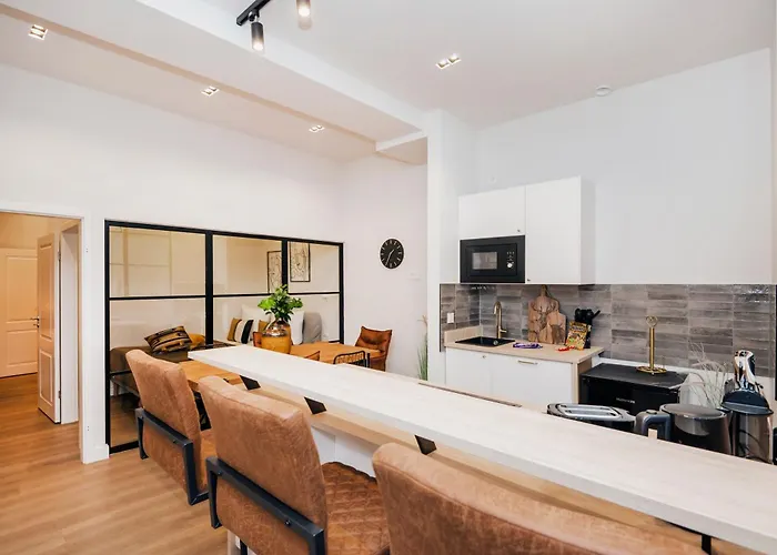 S331 - Luxurious Two Bedroom Duplex In * 쾰른