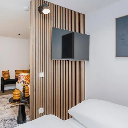 S331 - Luxurious Two Bedroom Duplex In *