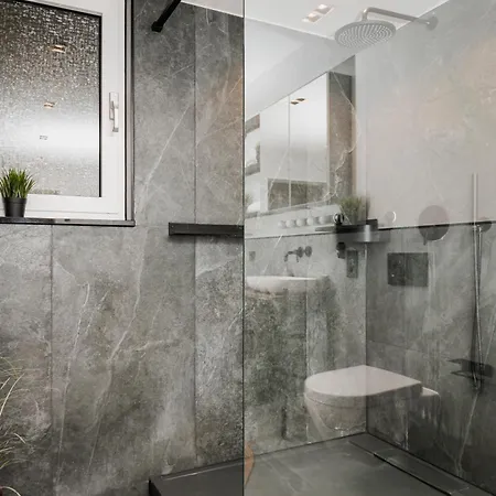 S331 - Luxurious Two Bedroom Duplex In Appartamento *