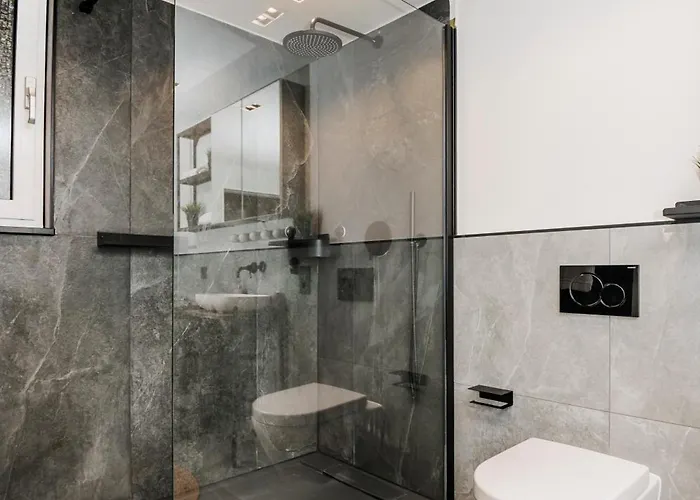 S331 - Luxurious Two Bedroom Duplex In Apartman