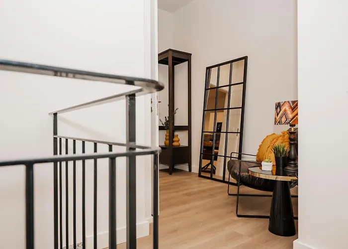 S331 - Luxurious Two Bedroom Duplex In Apartman *