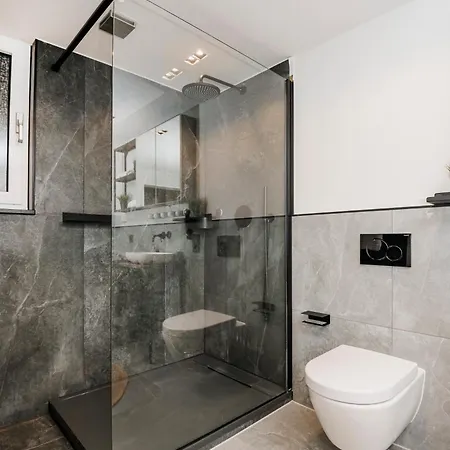 S331 - Luxurious Two Bedroom Duplex In Lägenhet